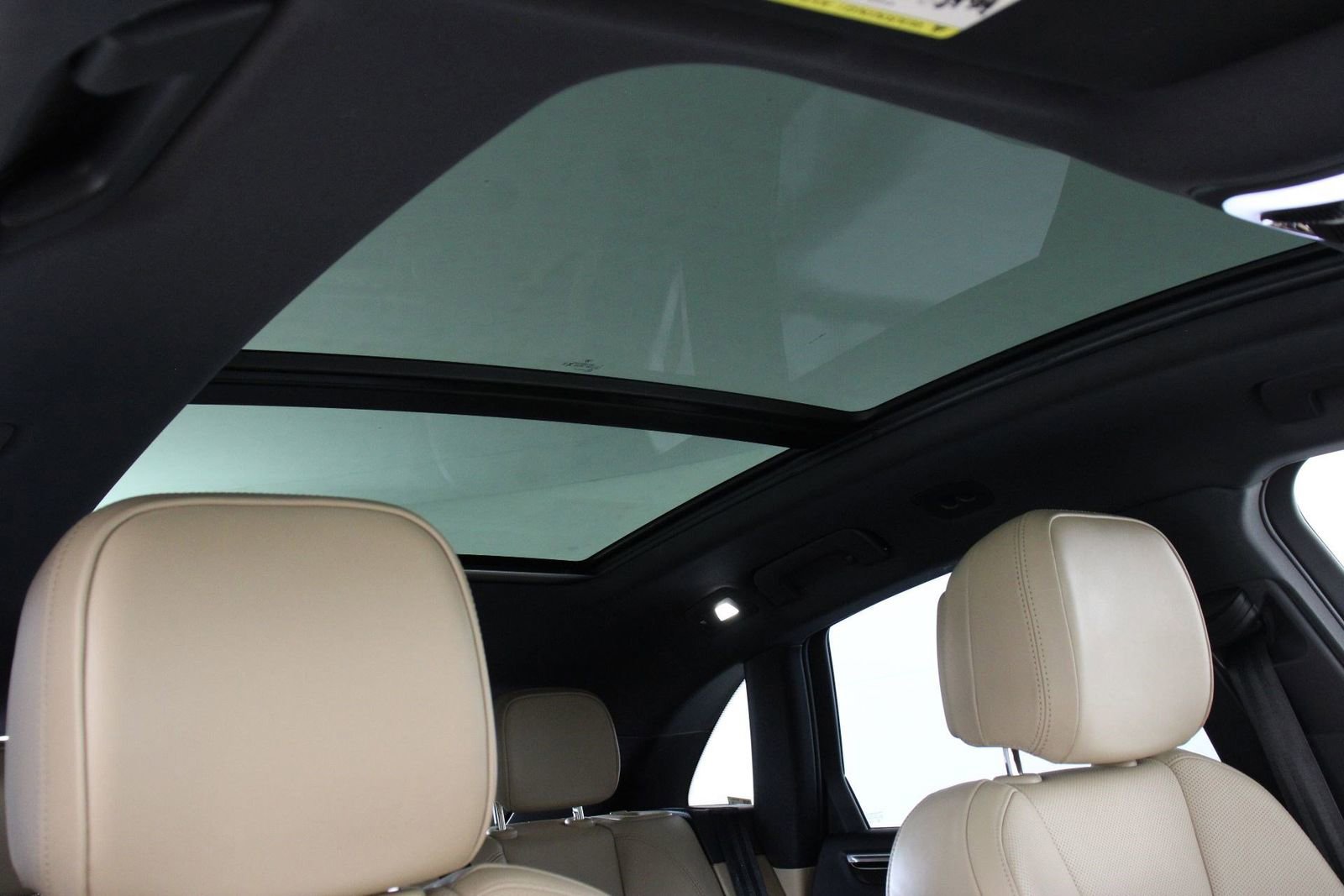 Certified 2023 Porsche Macan S image 25