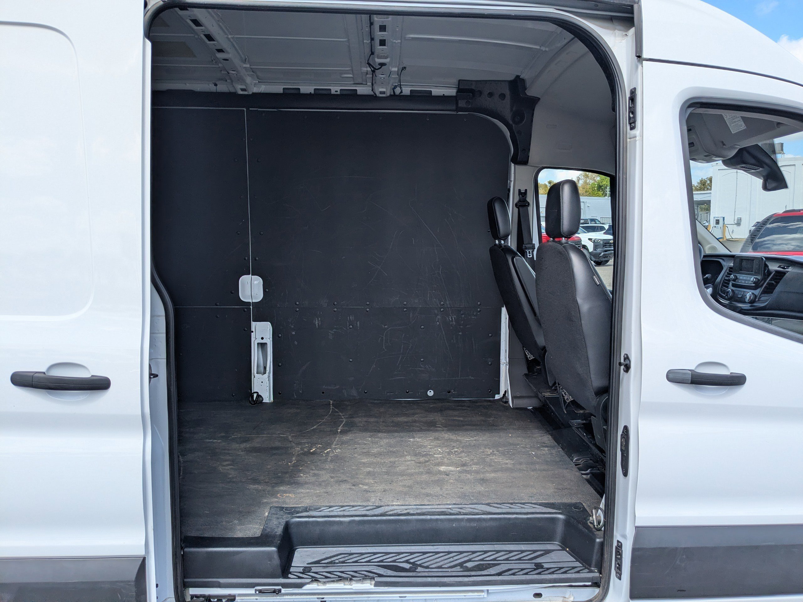 Used 2024 Ford Transit 250 Medium Roof w/ Load Area Protection Package image 17