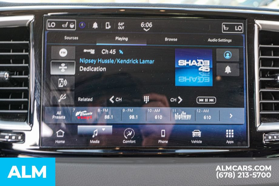 Used 2024 Chrysler Pacifica Touring-L FWD image 43