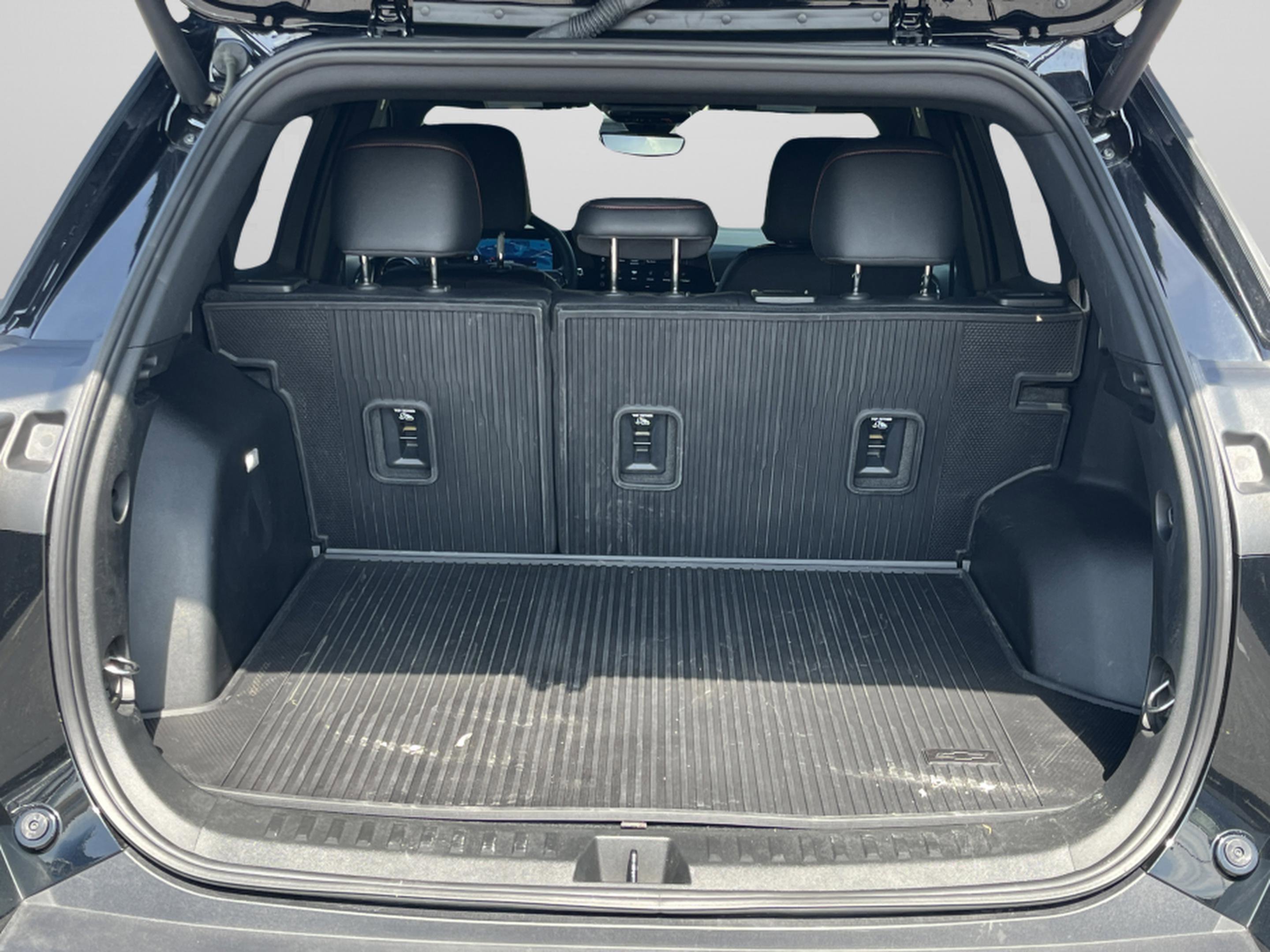 Used 2025 Chevrolet Equinox RS w/ Safety and Technology Package FWD image 11
