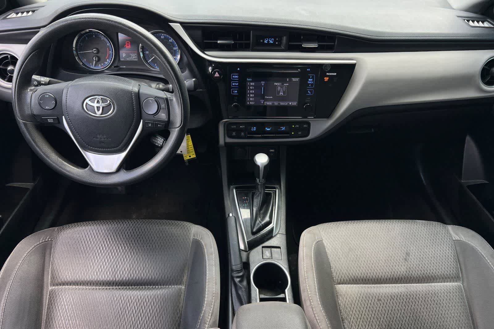 Used 2017 Toyota Corolla LE w/ Carpet Mat Package (TMS) FWD image 4