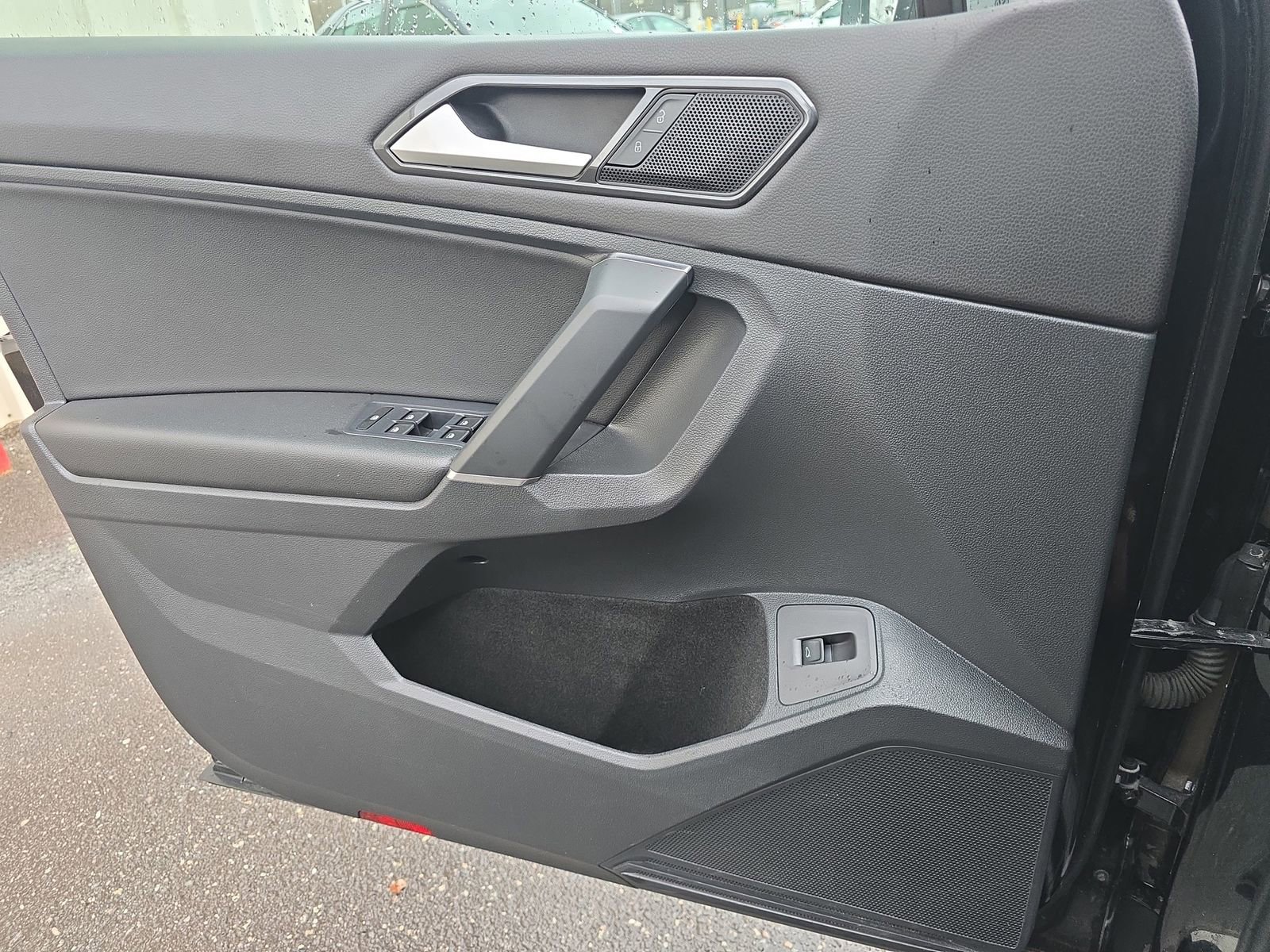 Used 2018 Volkswagen Tiguan SEL image 34