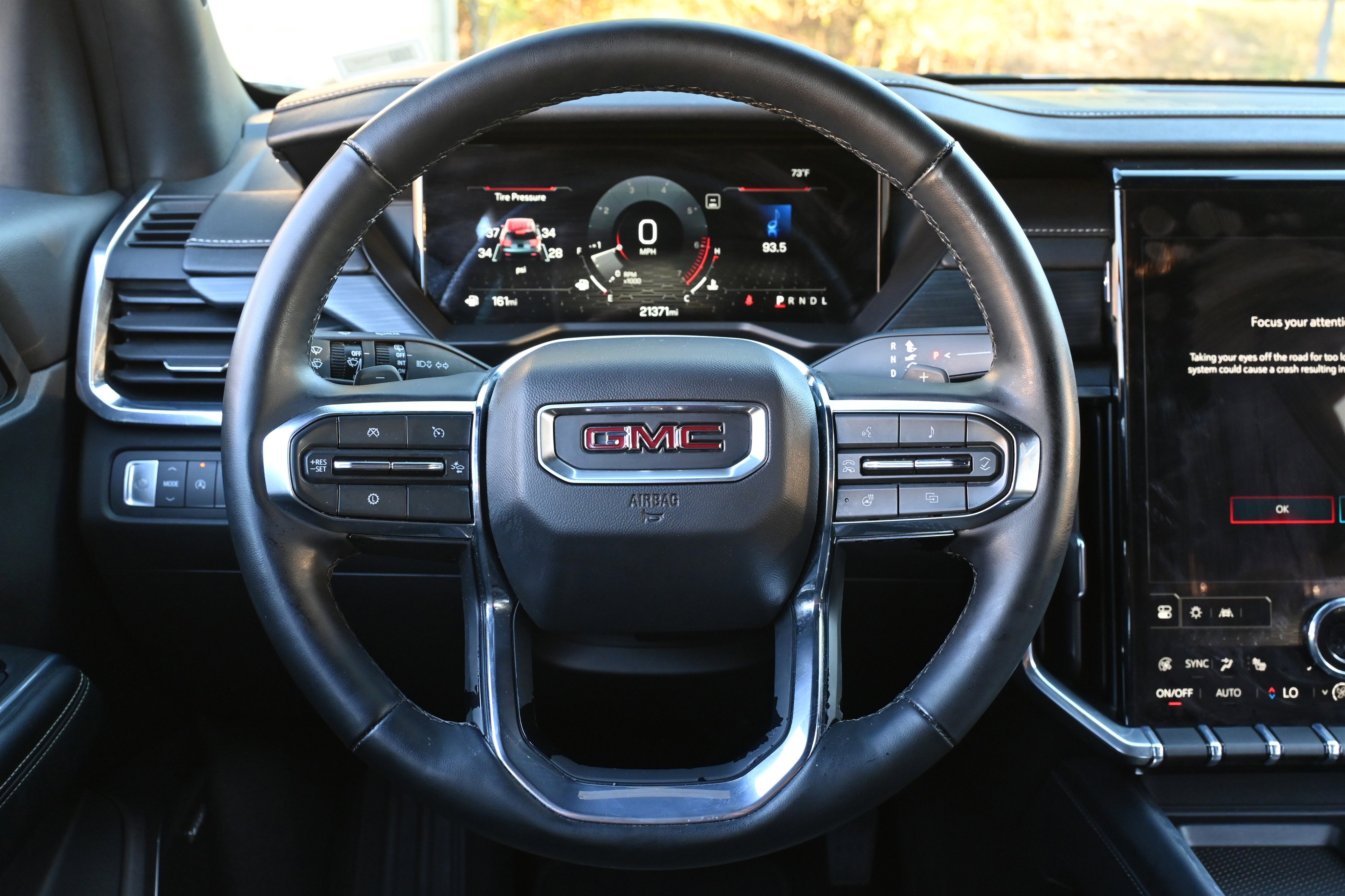 Used 2025 GMC Acadia Elevation image 24