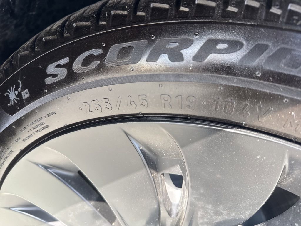 Used 2024 Tesla Model Y Long Range image 36