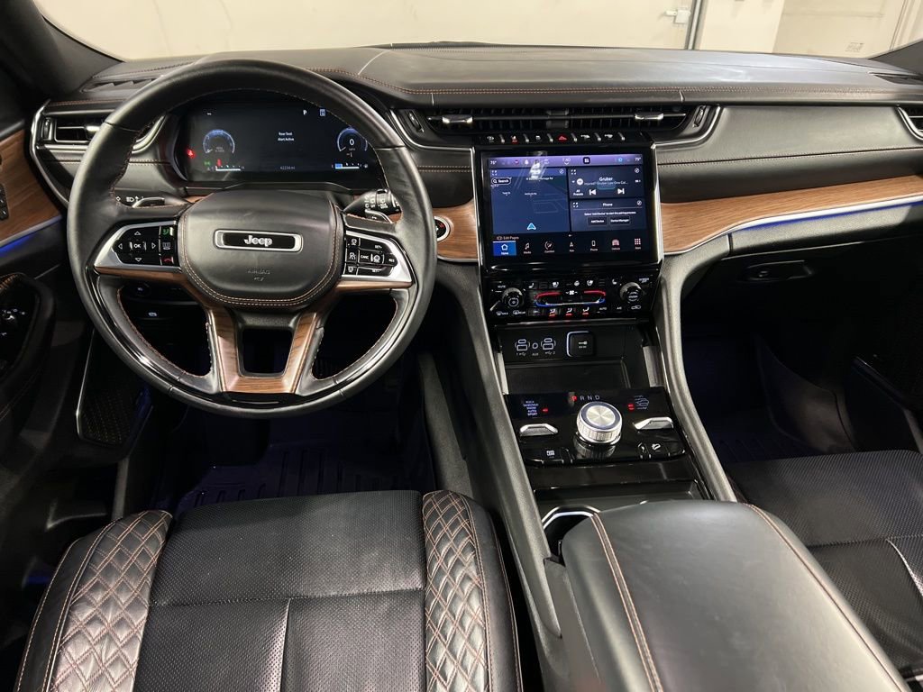 Used 2023 Jeep Grand Cherokee L Summit w/ High Altitude Package image 7