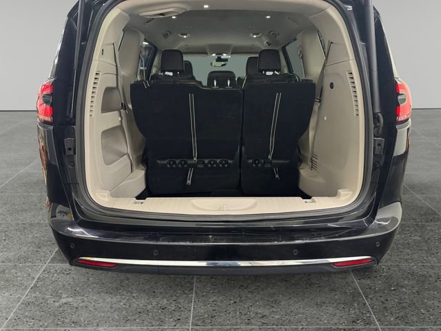 Used 2024 Chrysler Pacifica Touring-L image 13