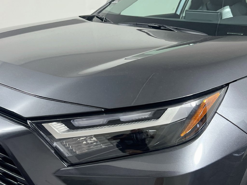 Used 2025 Toyota RAV4 XLE FWD image 9