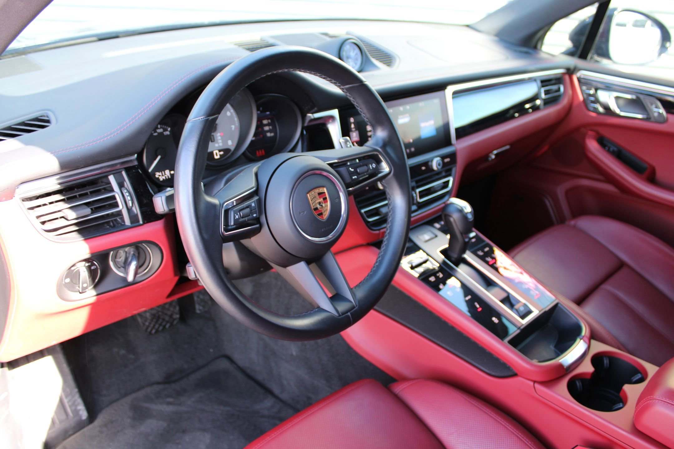 Certified 2024 Porsche Macan S image 4