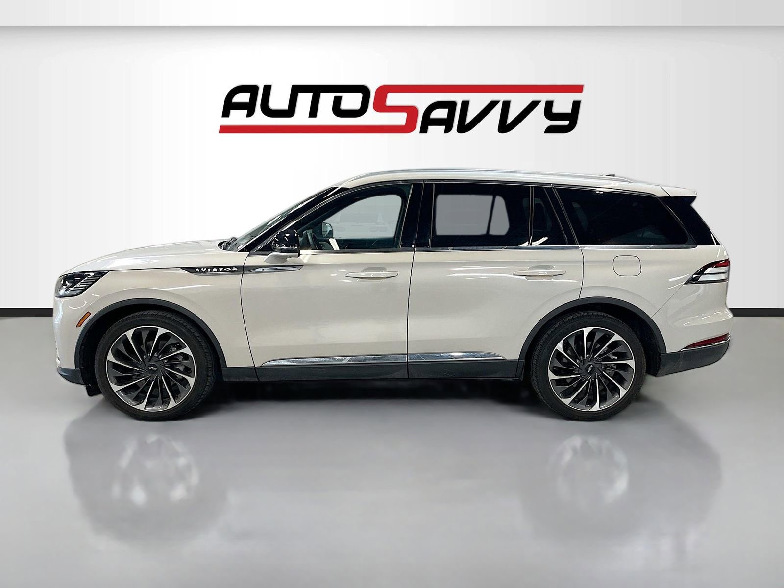 Used 2025 Lincoln Aviator Reserve w/ Equipment Group 201A image 4