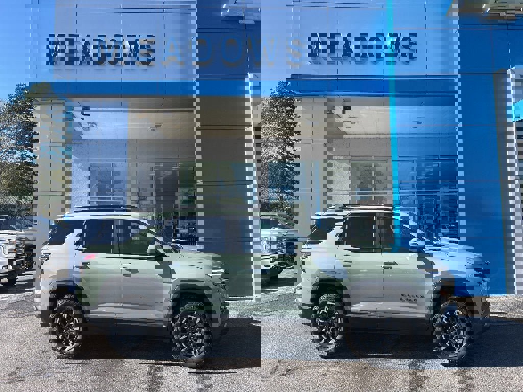 New 2026 Chevrolet Equinox ACTIV image 2