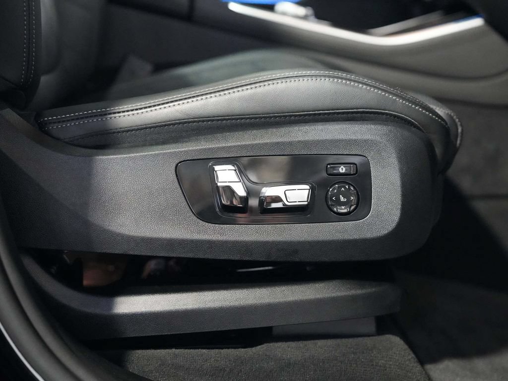 Used 2025 BMW X5 M60i w/ Parking Assistance Package AWD/4WD image 41