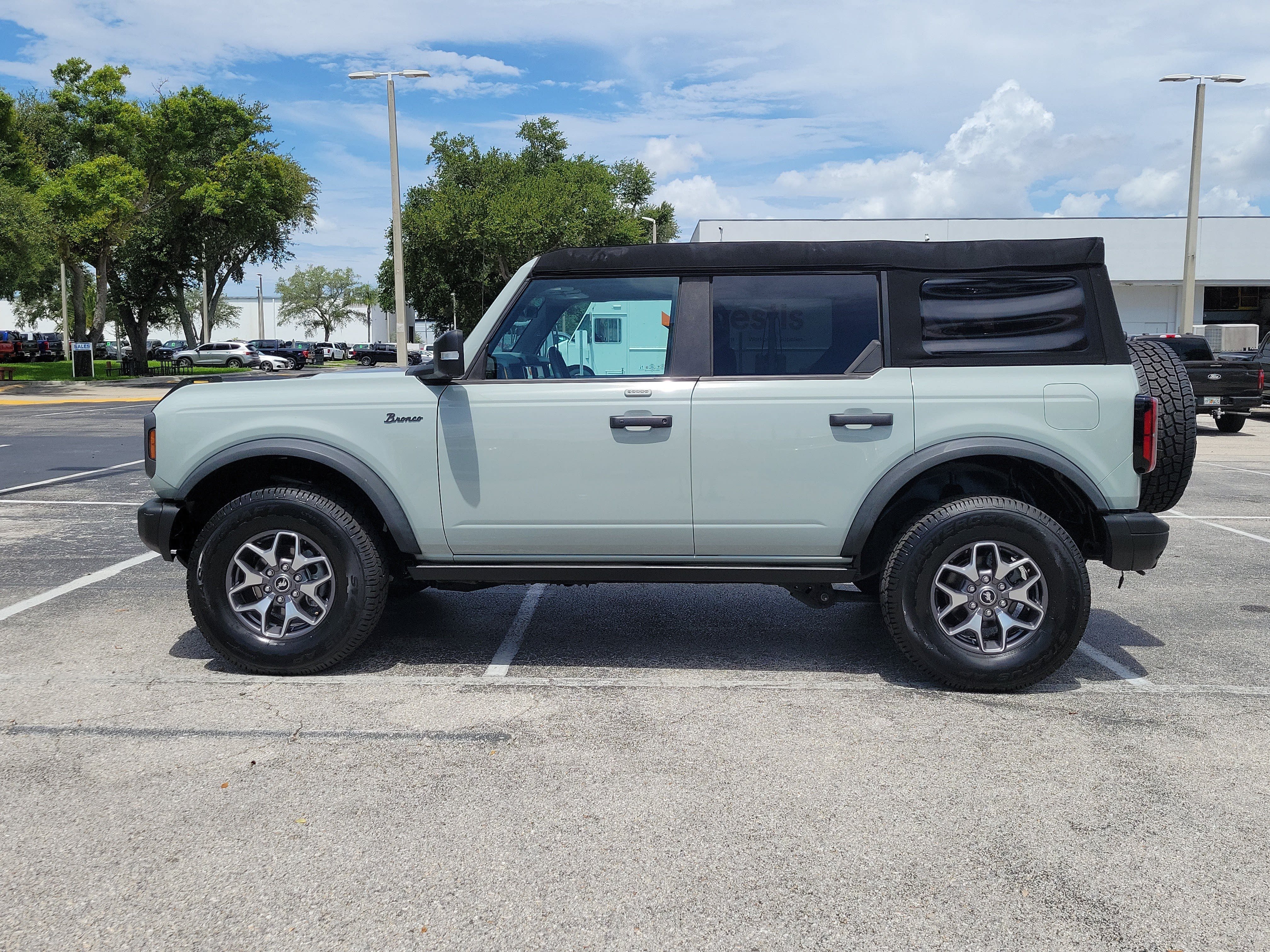 Used 2023 Ford Bronco Badlands AWD/4WD image 6
