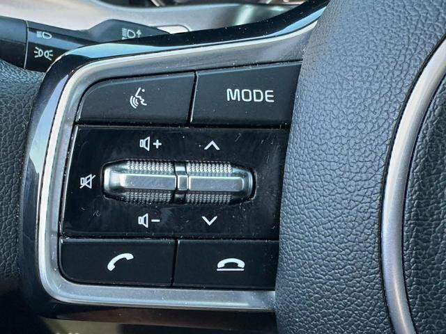Used 2023 Kia Sorento LX image 19