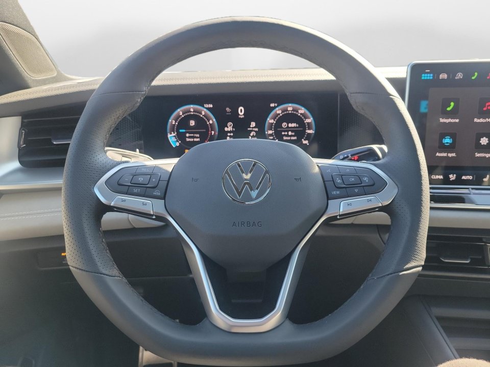 New 2026 Volkswagen Tiguan SE R-Line FWD image 10