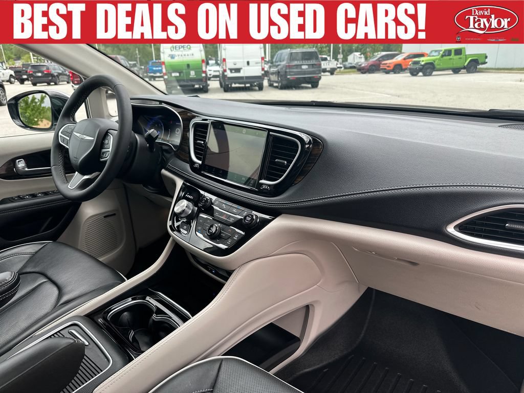 Used 2023 Chrysler Pacifica Limited w/ Uconnect Theater Family Group AWD/4WD image 29