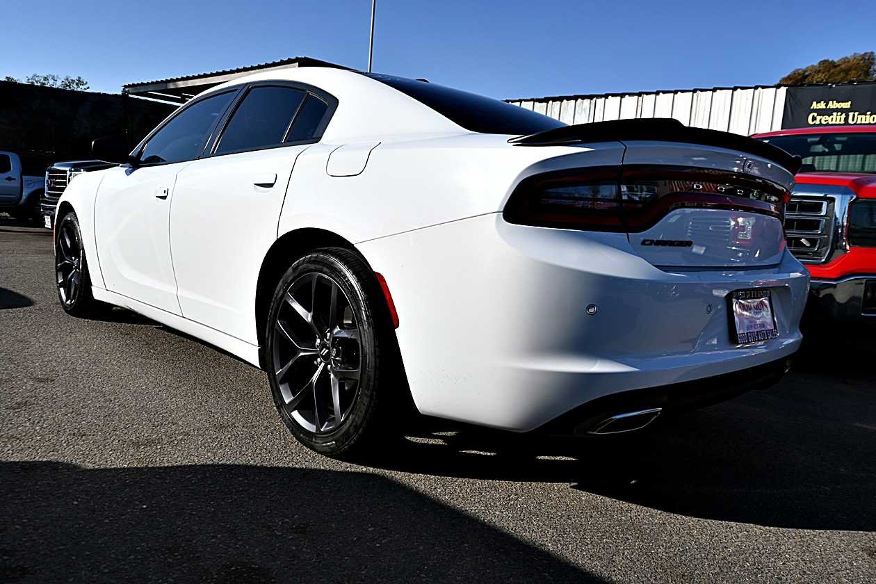 Used 2019 Dodge Charger SXT w/ Plus Group RWD image 5