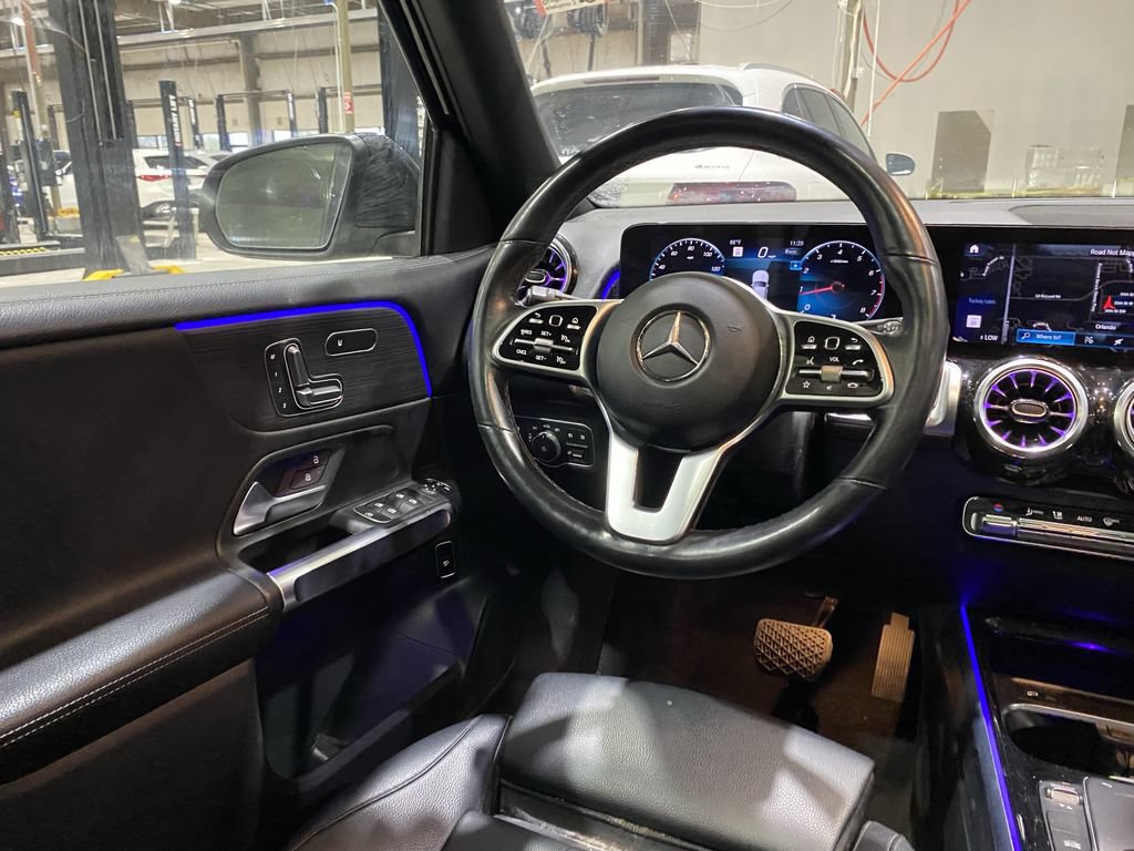 Used 2022 Mercedes-Benz GLB 250 4MATIC w/ Premium Package Lite image 3