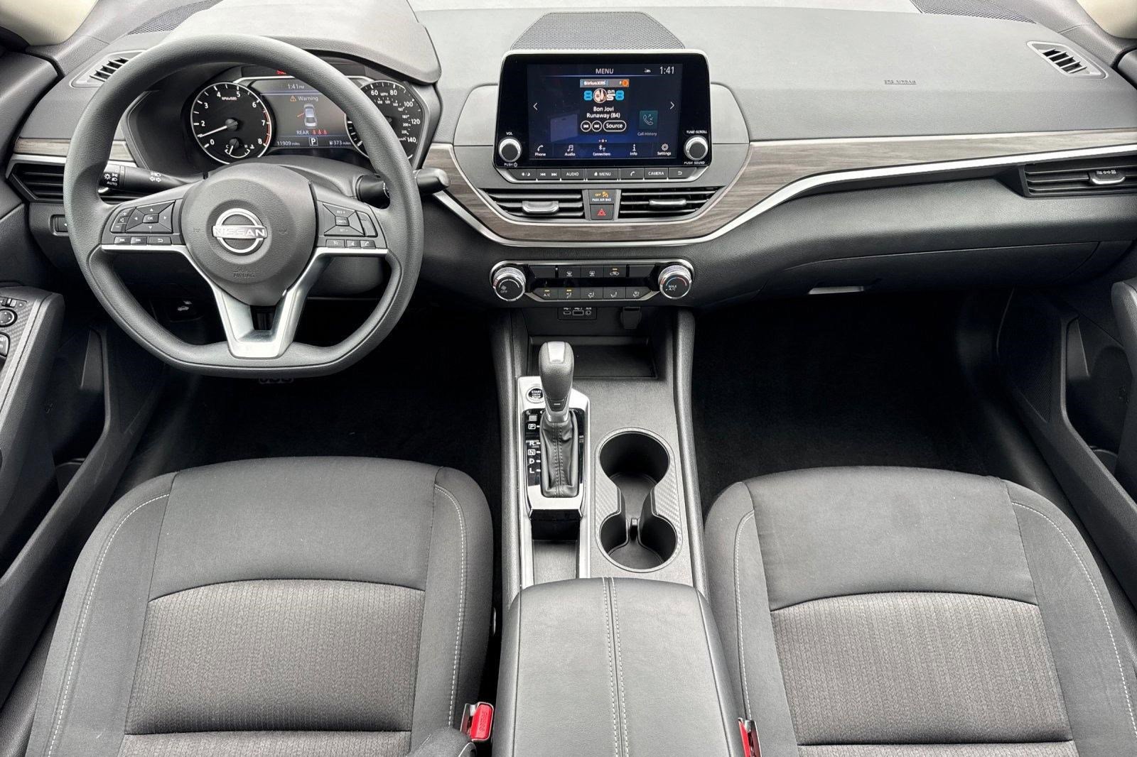 Used 2025 Nissan Altima 2.5 SV image 15