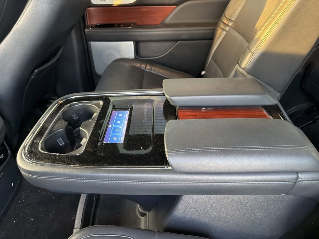 Used 2022 Lincoln Navigator Reserve AWD/4WD image 12