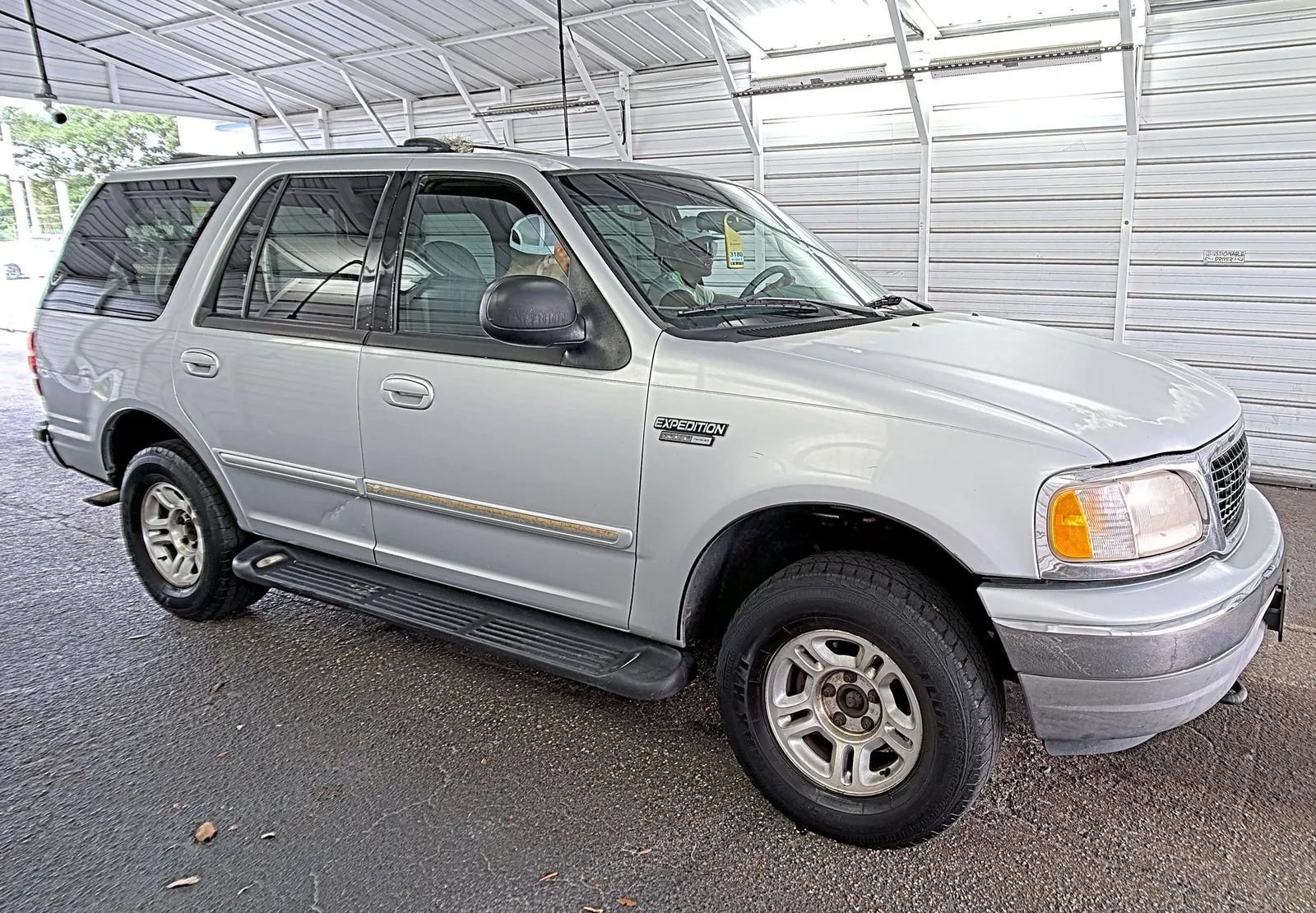 Used 2000 Ford Expedition XLT AWD/4WD image 2