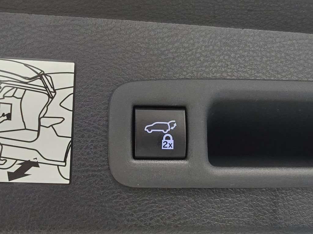 Used 2024 Toyota Sienna Platinum FWD image 36