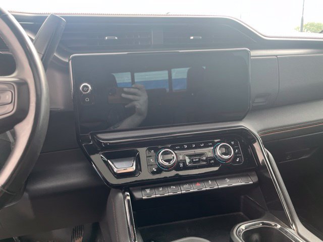 Used 2024 GMC Sierra 2500 AT4 w/ AT4 Preferred Package AWD/4WD image 9