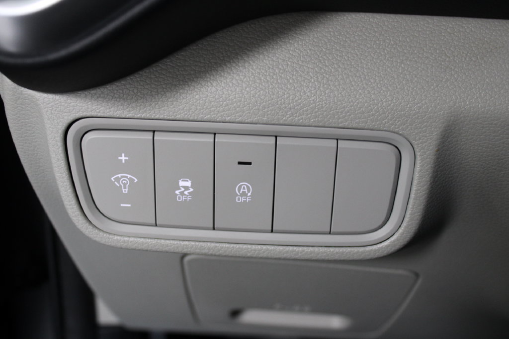 Used 2025 Kia Soul LX w/ LX Technology Package FWD image 39