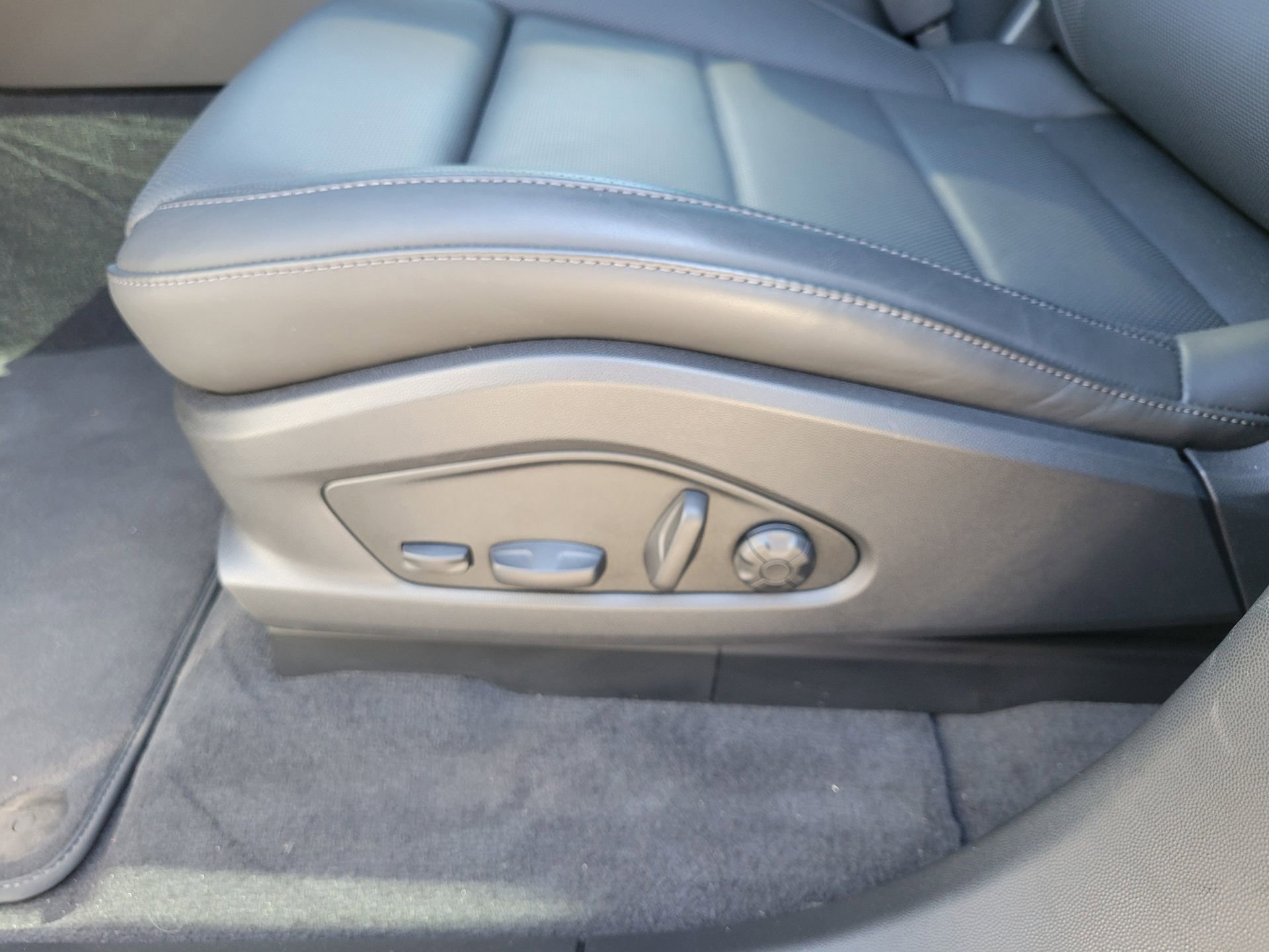 Used 2025 Porsche Macan Electric image 24