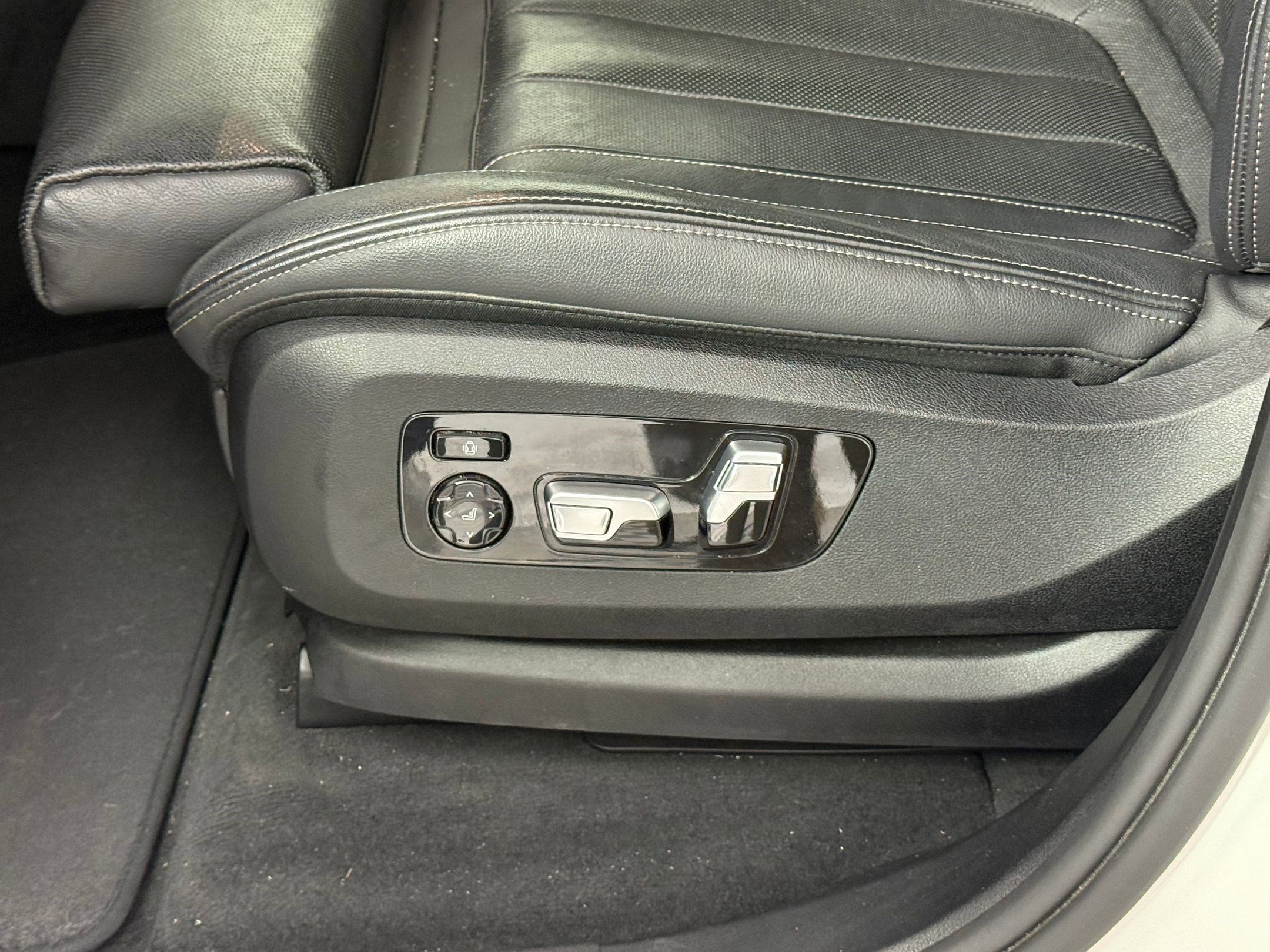 Used 2019 BMW X5 xDrive40i w/ M Sport Package image 16