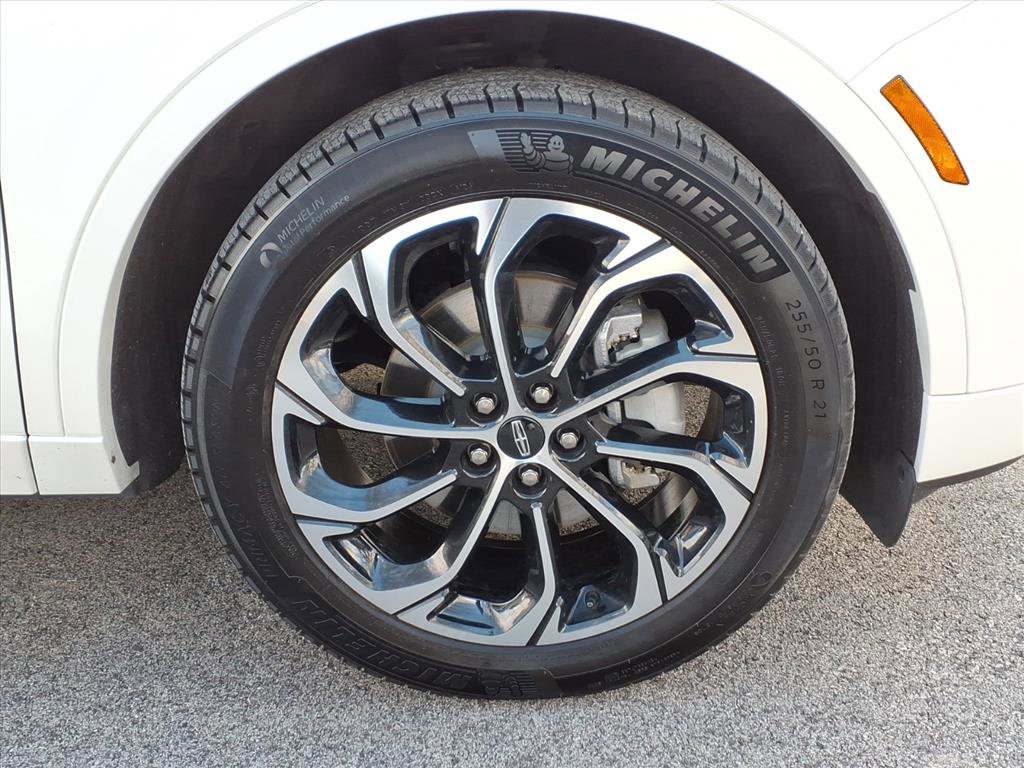 Certified 2025 Lincoln Nautilus Reserve AWD/4WD image 10