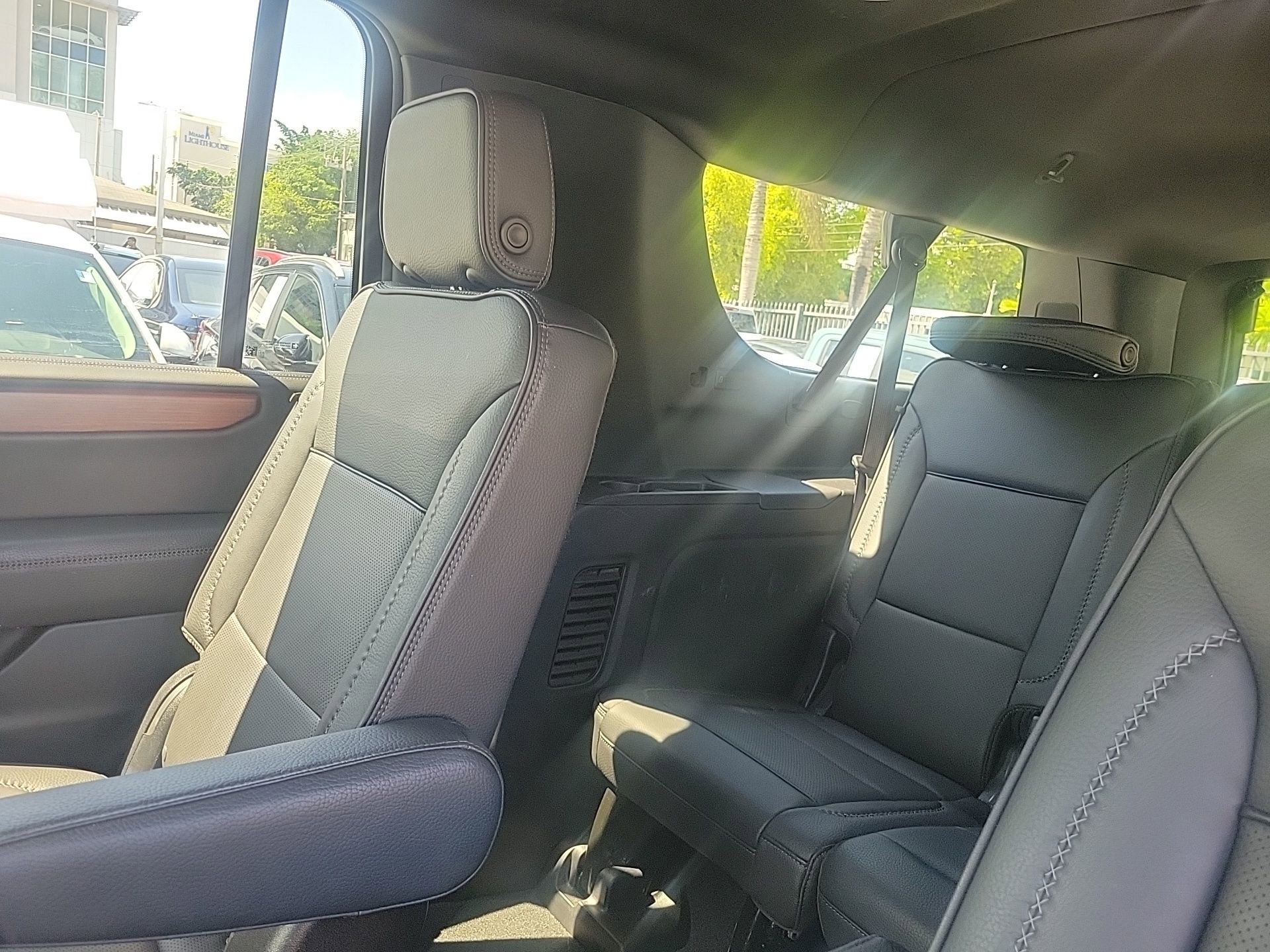 Used 2025 GMC Yukon XL Denali image 23