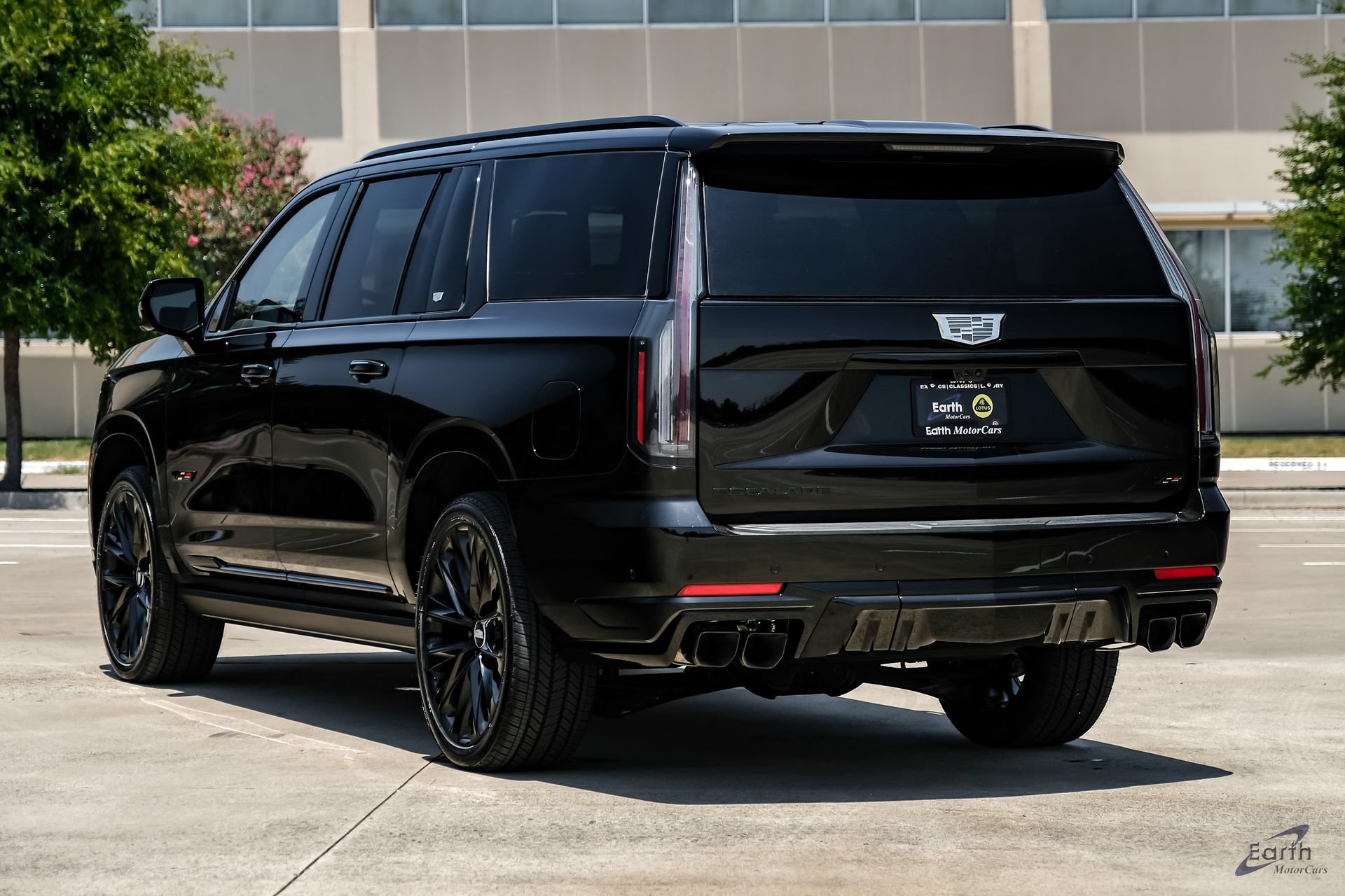 Used 2026 Cadillac Escalade ESV V w/ LPO, ONYX Package AWD/4WD image 11