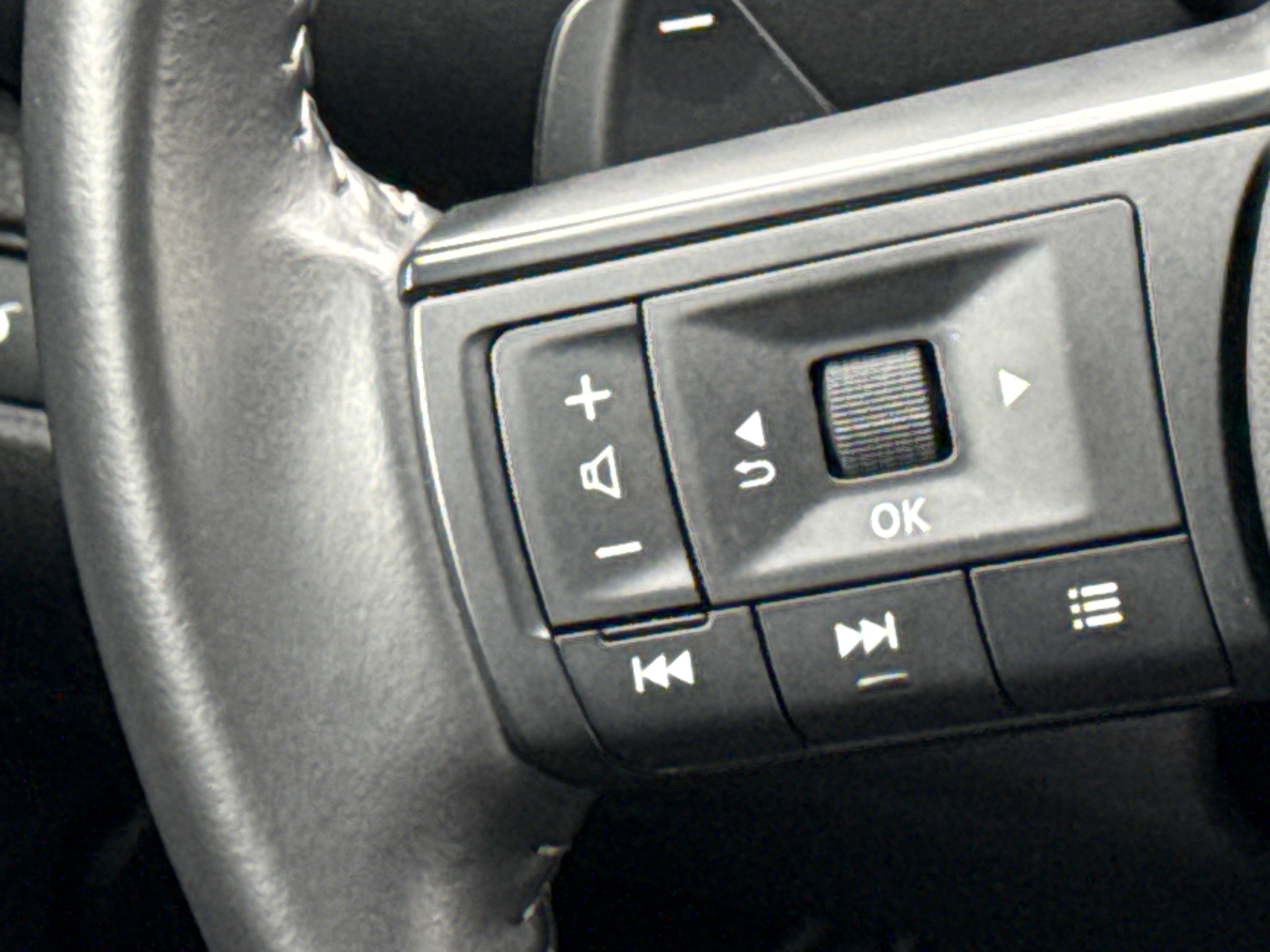 Used 2025 Nissan Pathfinder SV AWD/4WD image 19