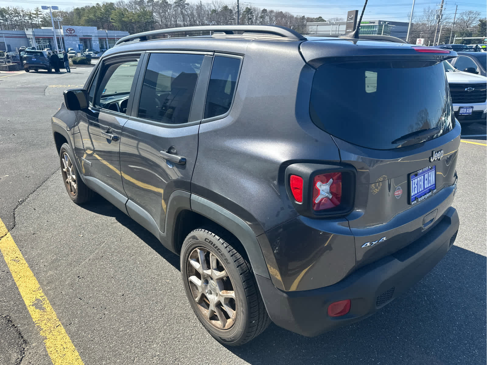 Used 2020 Jeep Renegade Latitude w/ Cold Weather Group image 4