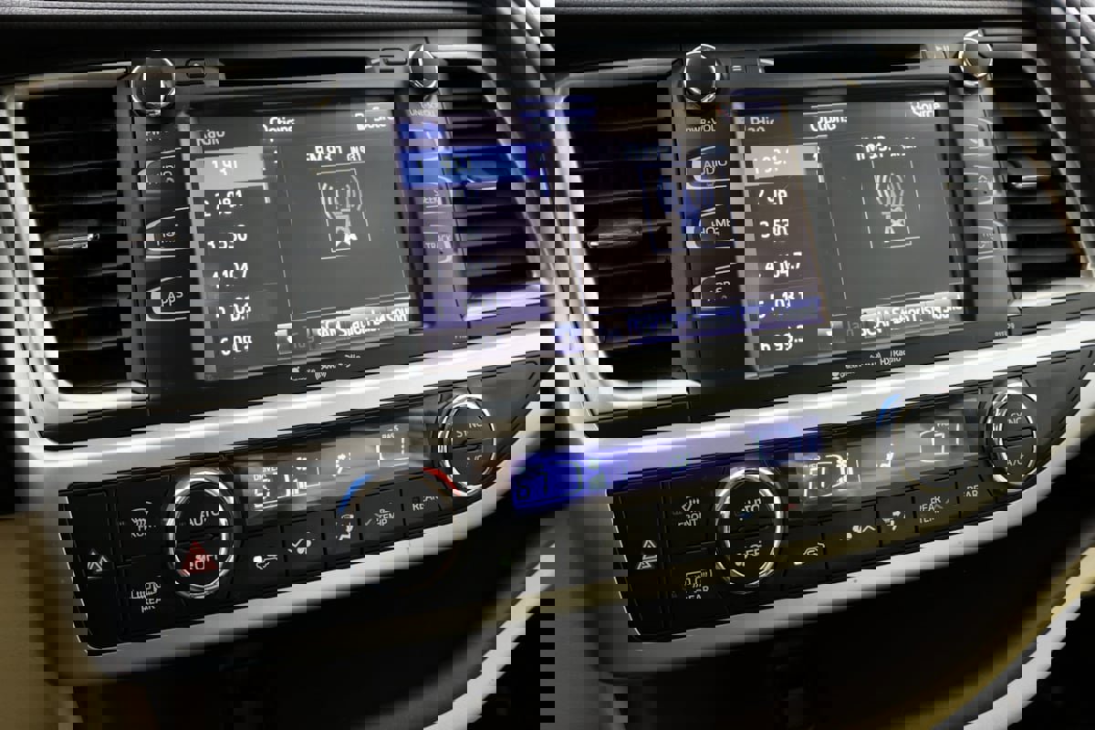 Used 2017 Toyota Highlander Plus image 29