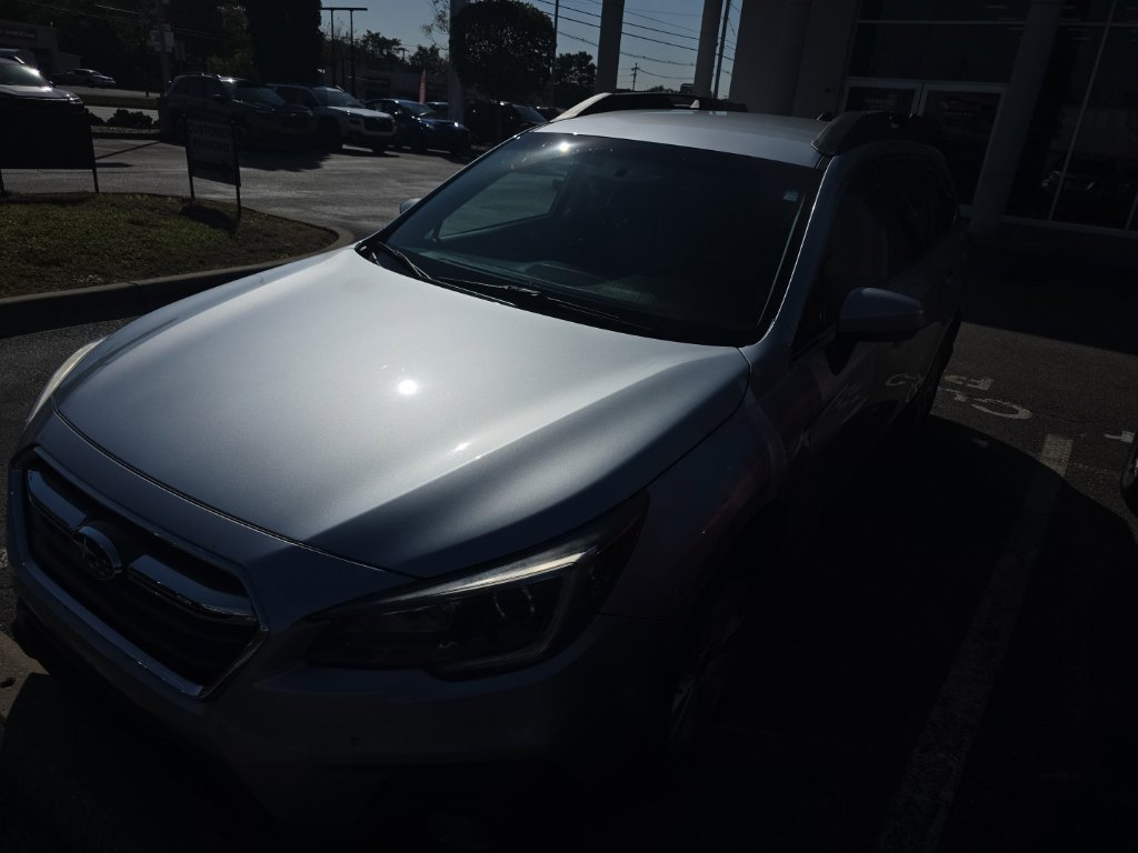Used 2018 Subaru Outback 2.5i Premium AWD/4WD image 1