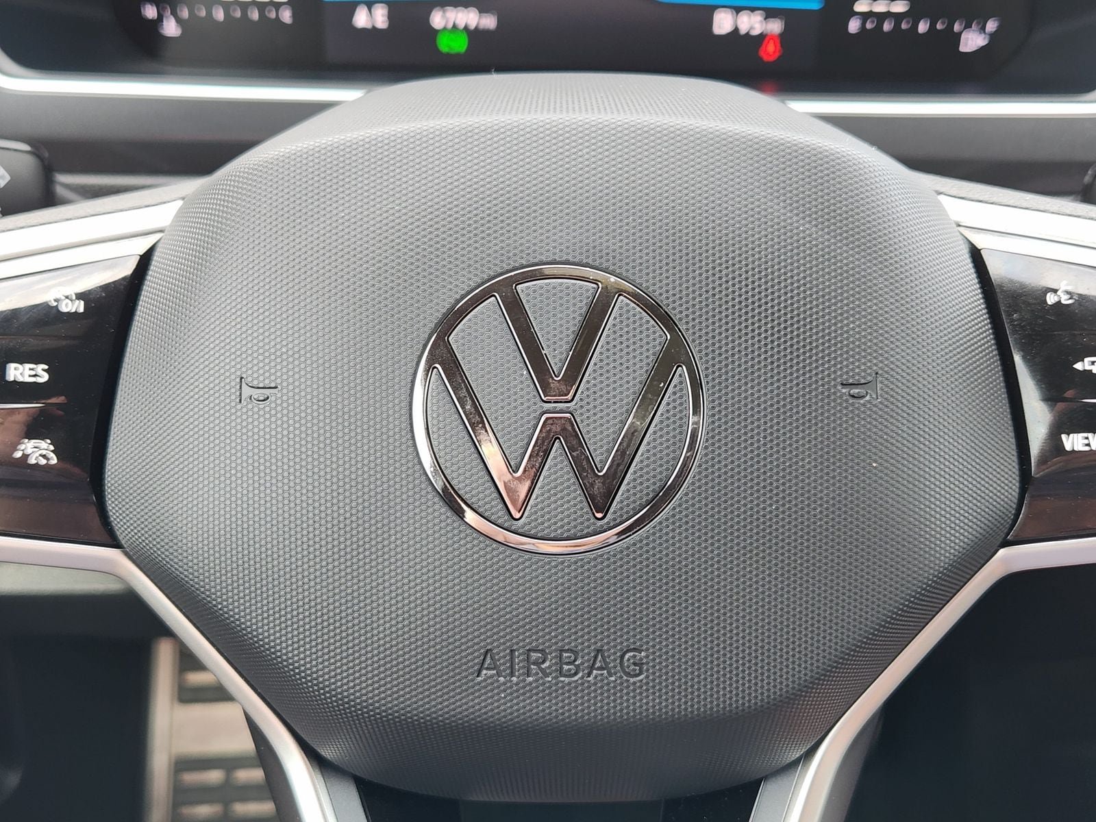 Used 2024 Volkswagen Tiguan SE R-Line AWD/4WD image 39