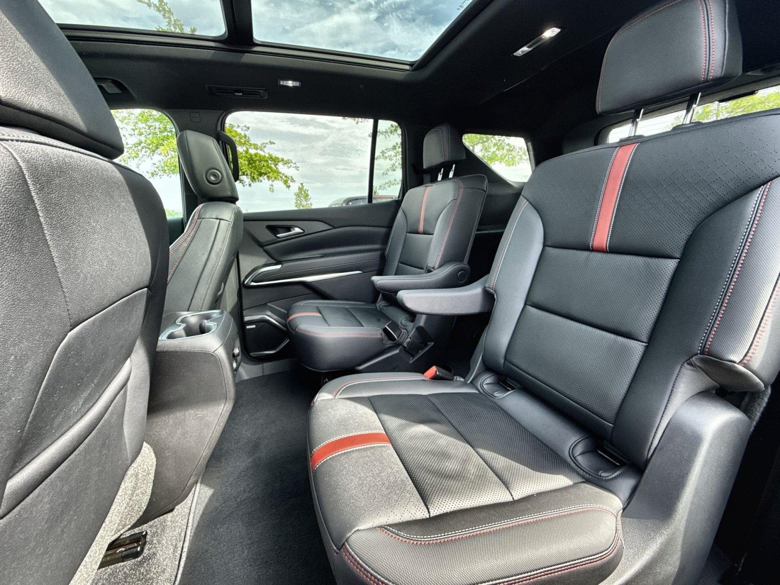 Used 2024 Chevrolet Traverse RS FWD image 25
