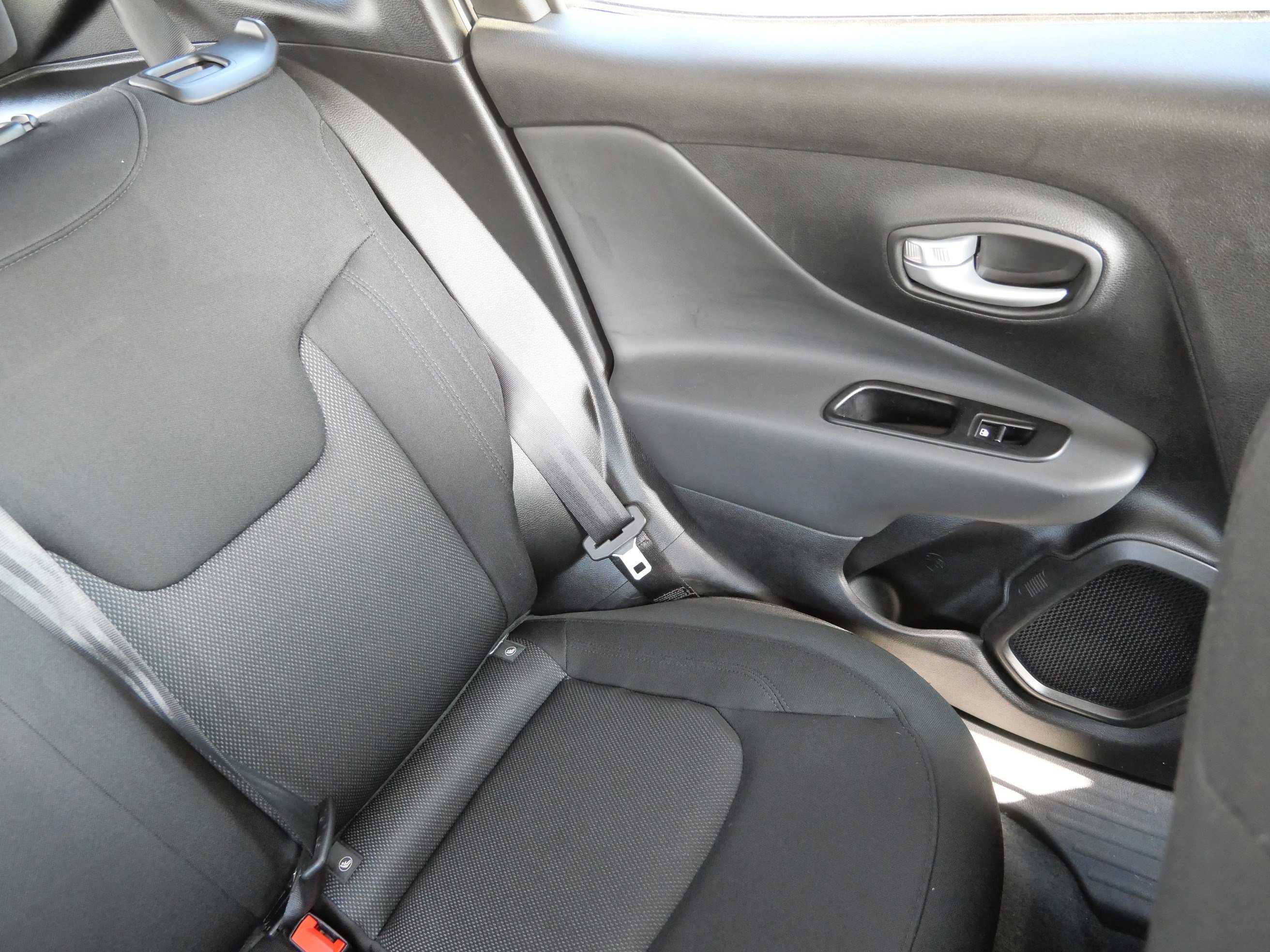 Used 2023 Jeep Renegade Latitude AWD/4WD image 14