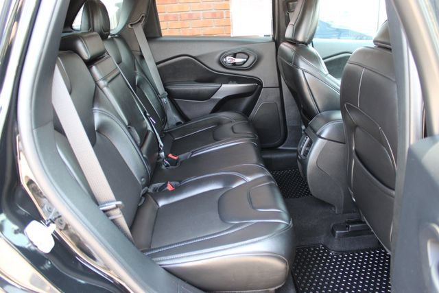 Used 2019 Jeep Cherokee Latitude Plus w/ Cold Weather Group AWD/4WD image 42