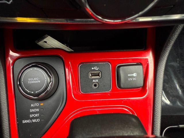 Used 2019 Jeep Cherokee Latitude Plus AWD/4WD image 8