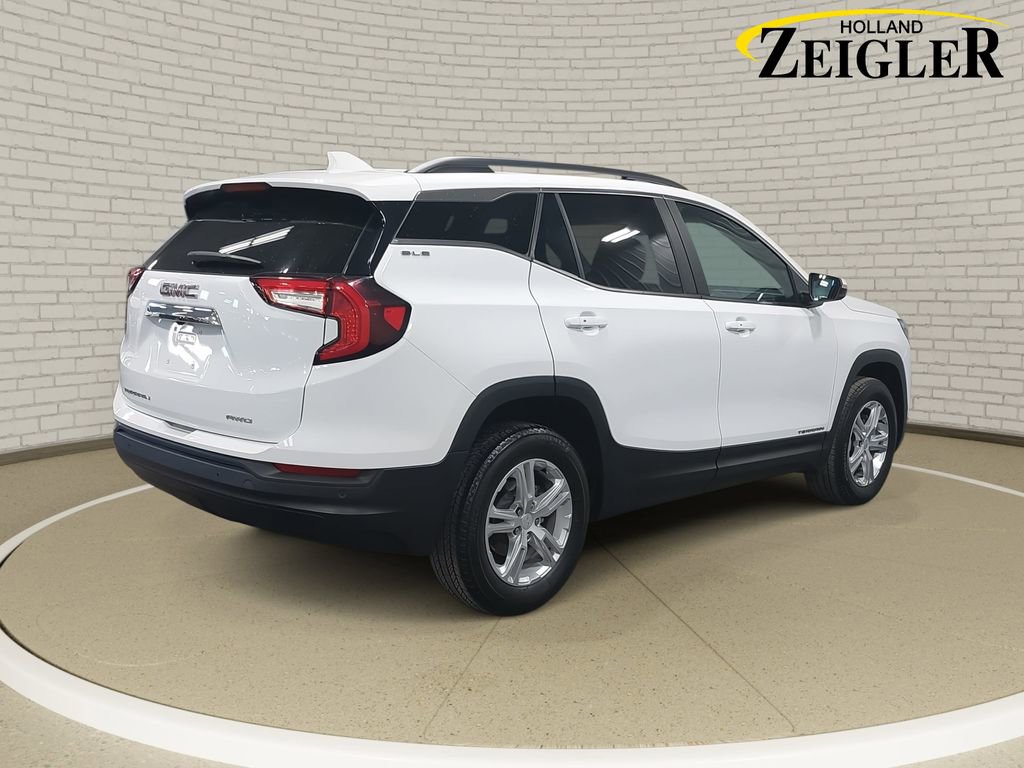 Used 2023 GMC Terrain SLE w/ Driver Convenience Package image 5