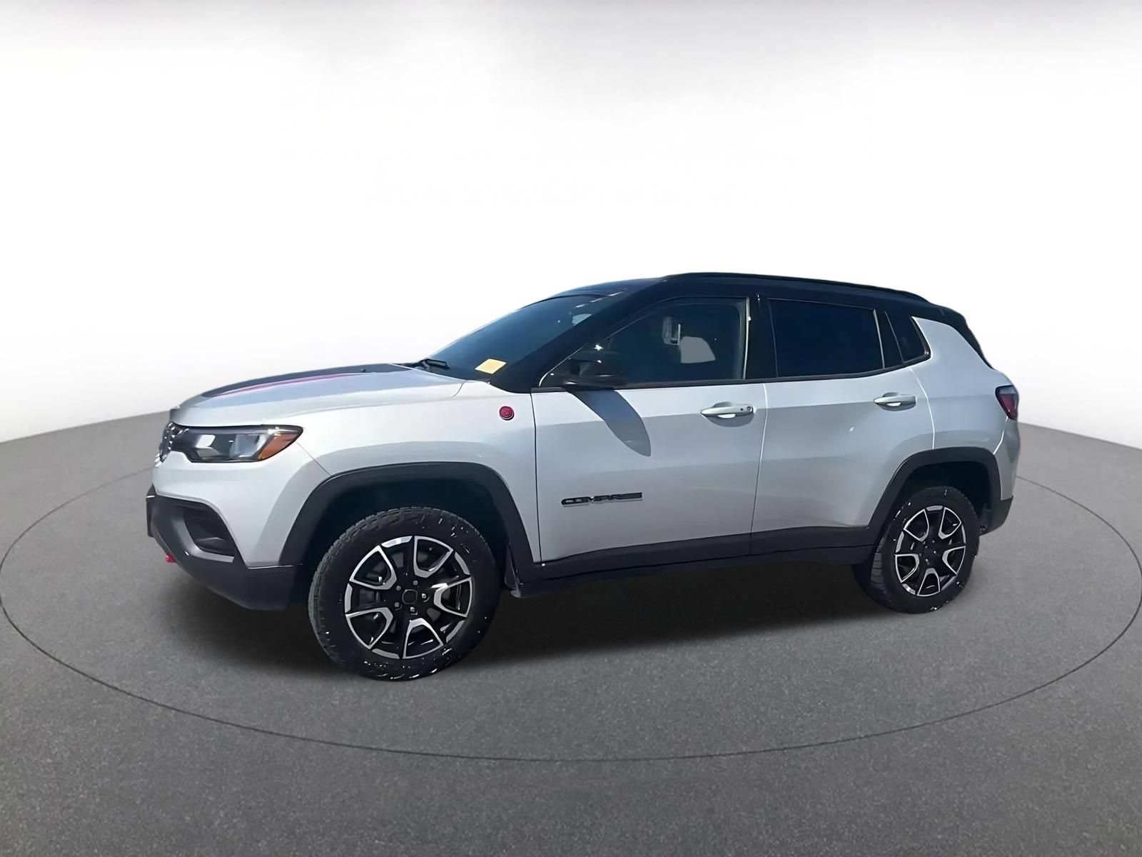 Used 2025 Jeep Compass Trailhawk AWD/4WD image 7
