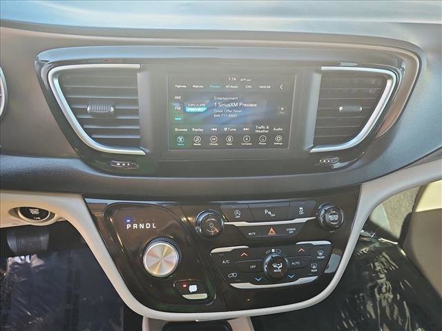 Used 2018 Chrysler Pacifica Touring Plus w/ Tire & Wheel Group image 15