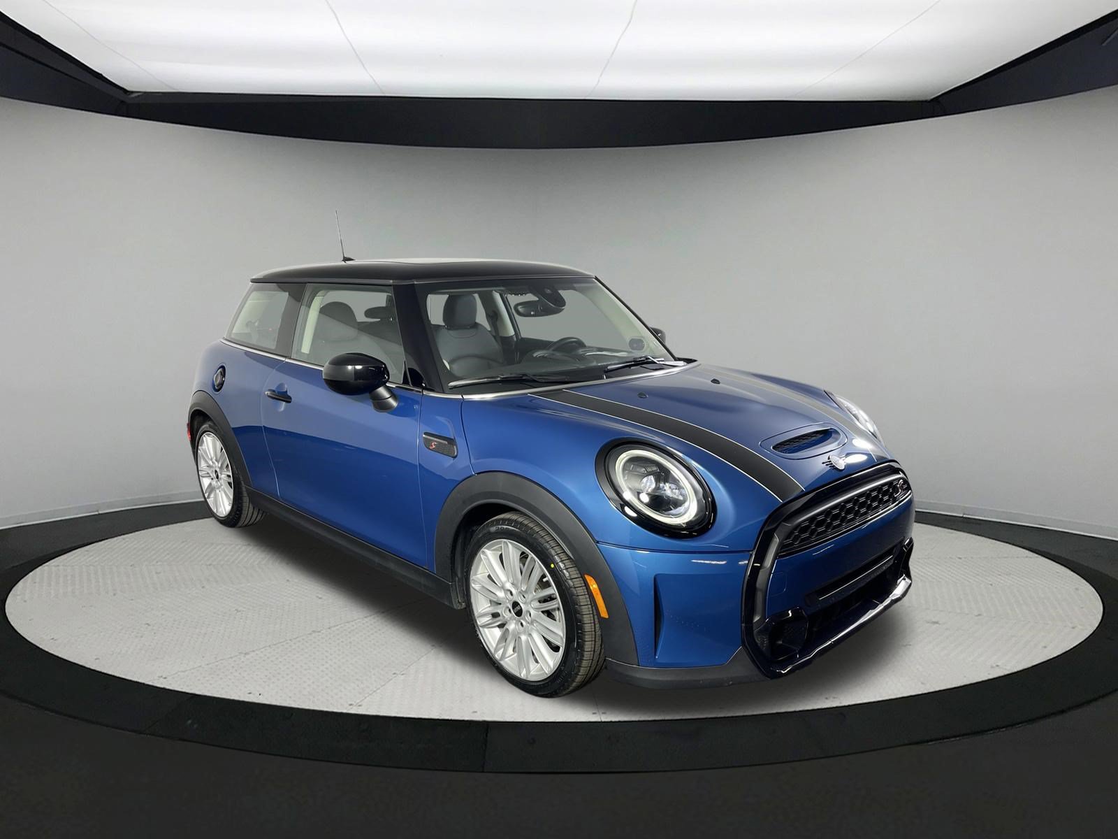 Used 2024 MINI Cooper S FWD image 3