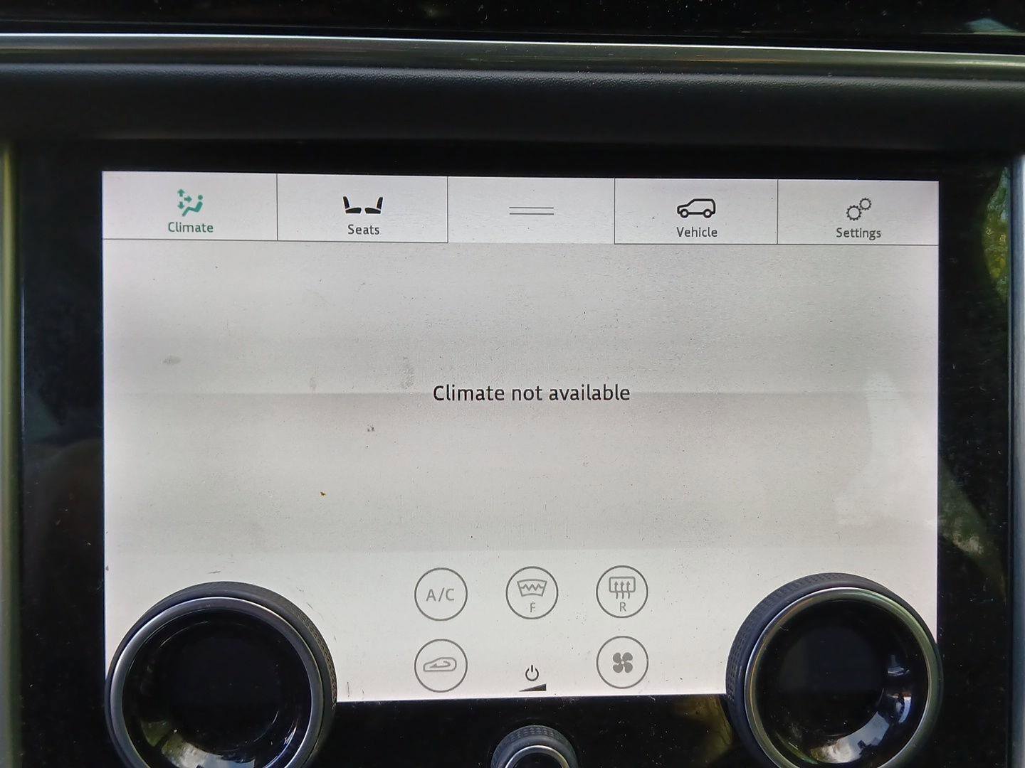 Used 2018 Land Rover Range Rover Long Wheelbase Supercharged image 17