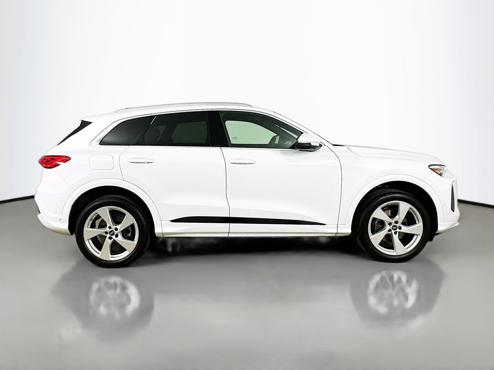 Used 2025 Audi Q5 Premium Plus w/ Premium Plus AWD/4WD image 4