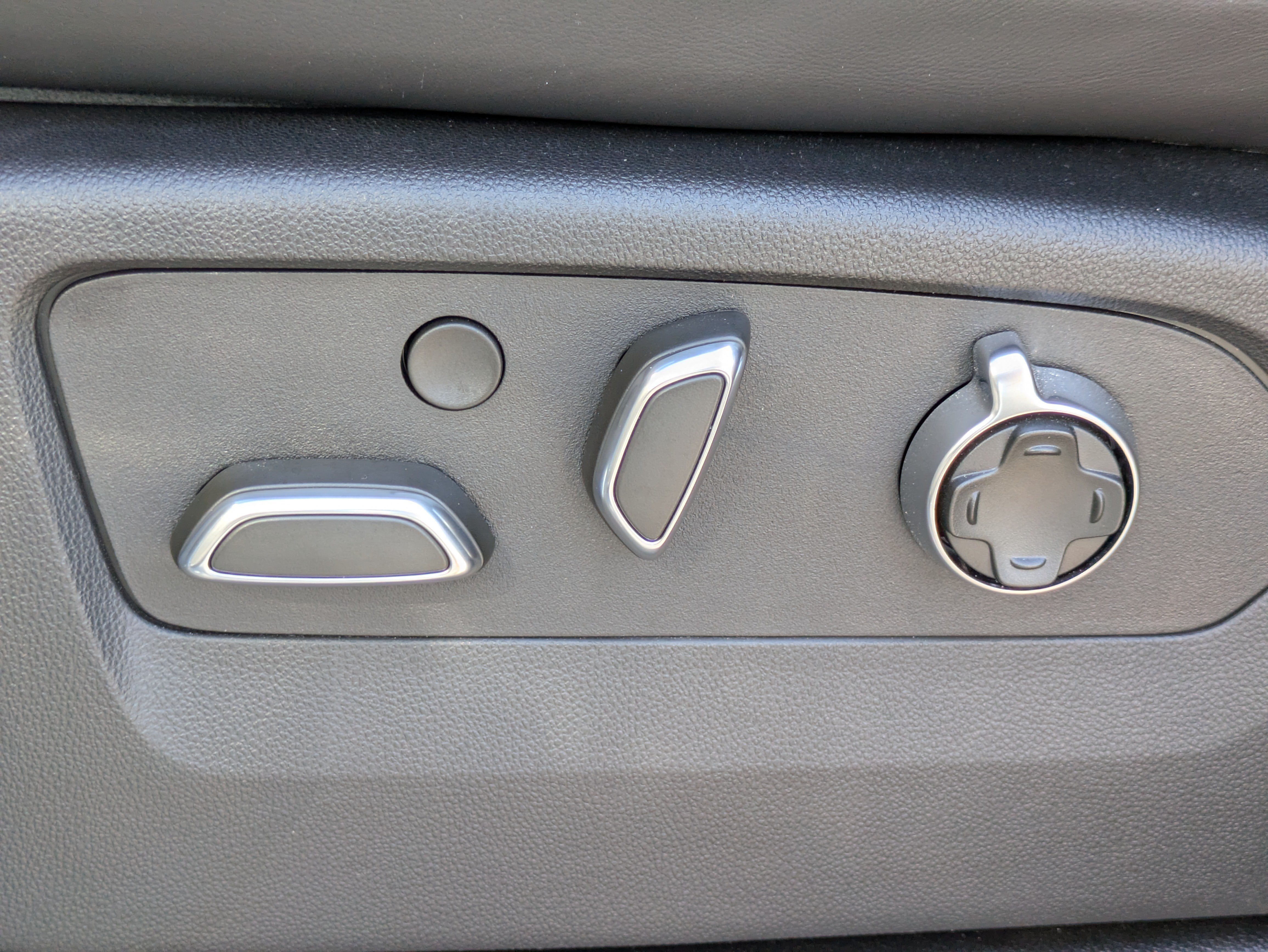 Certified 2025 Cadillac Escalade Sport Platinum w/ LPO, Floor Liner Package AWD/4WD image 21