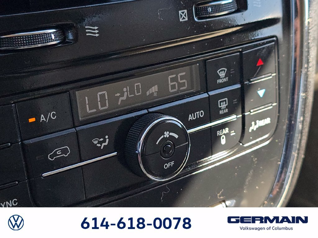 Used 2014 Chrysler Town & Country Touring FWD image 36