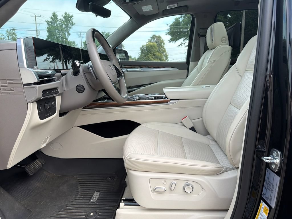 Used 2025 Cadillac Escalade Sport Platinum AWD/4WD image 9
